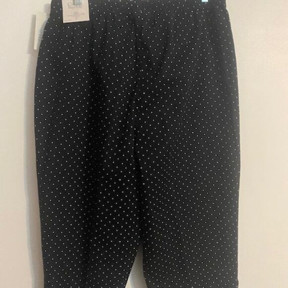 Croft & Barrow Black/White Polka-dot the pull-on capri's, size 1X - Picture 2 of 4